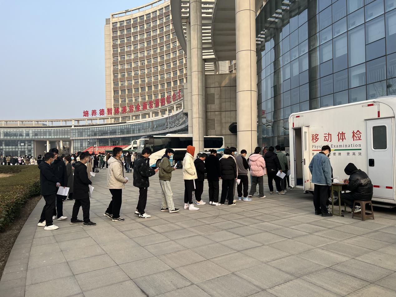 校医室圆满完成新生入学体检工作-郑州旅游职业学院