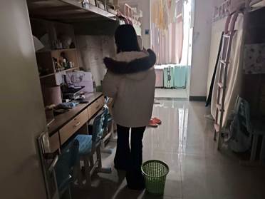 图片包含 室内, 站, 窗户, 厨房 AI 生成的内容可能不正确。