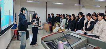 文本框: 李舒书记莅临指导排练