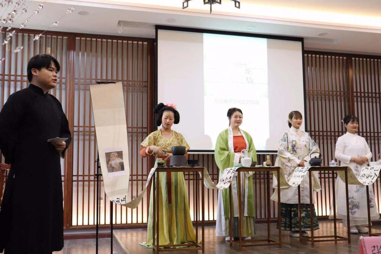 郑州现代服务学院 2019级休闲服务与管理专业毕业设计汇报-郑州旅游职业学院 现代服务学院