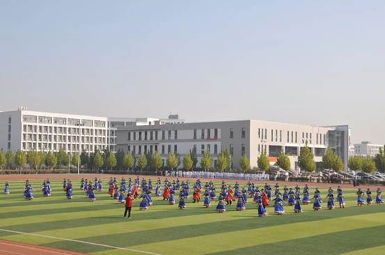说明: F:\2018-2019第一学期\新闻\2018.10.24 33届校运会\微信图片_20181025081048.jpg