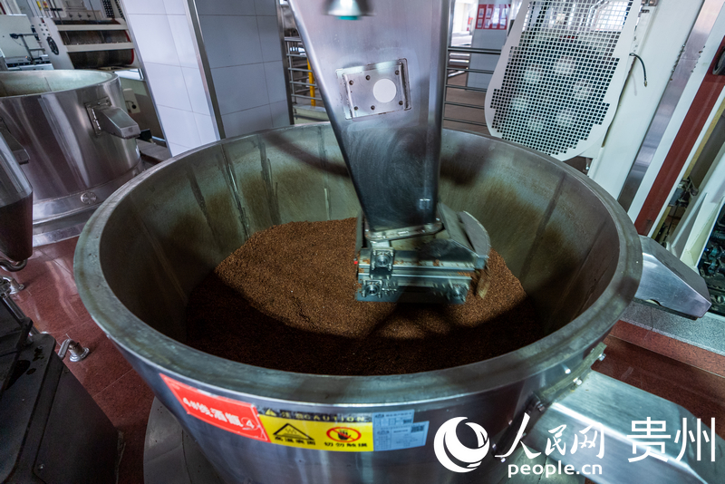 科技赋能国台智慧酿造。人民网记者 涂敏摄